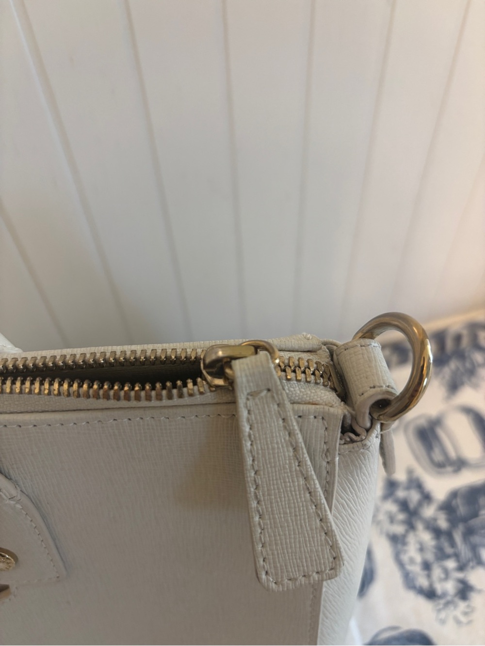 Authentic Furla White Handbag/Shoulder Bag - Picture 5 of 10